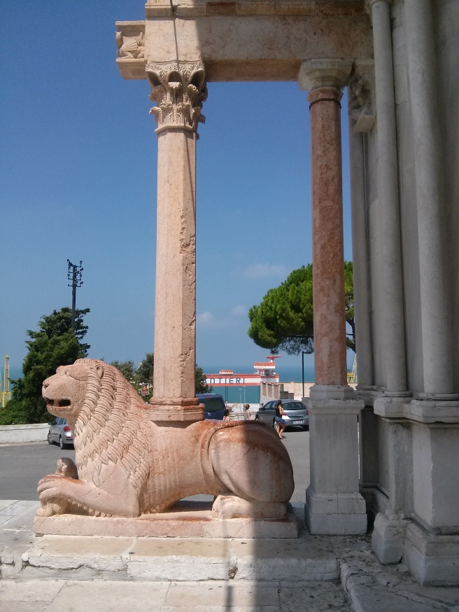 - Ancona - marble lion at portal of Ancona Cathedral -